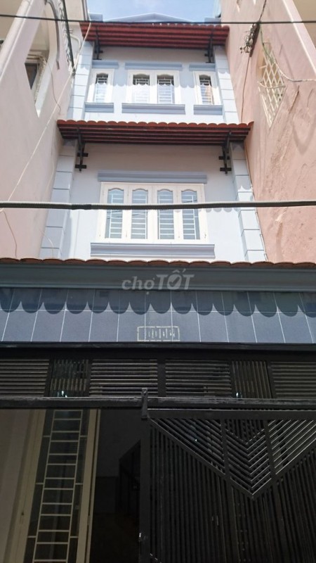 Cho thuê nhà nguyên căn tại Nguyễn Biểu Quận 5, Nhà mới, rộng rãi, mát mẽ, dọn vào ở ngay