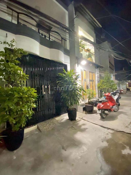 Nhà mới không sử dụng bạn nào có nhu cầu thuê lại giá rẻ ạ, nhà 1 trệt,1 lầu, 2pn phù hợp gia đình ở.