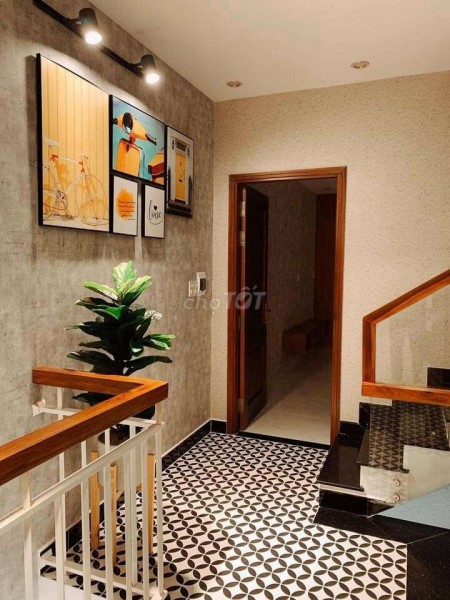 Nguyên căn rộng 100m2 (4mx25m), tầng trệt trống, giá 24 triệu/tháng. MT Vân Côi, Quận Tân Bình