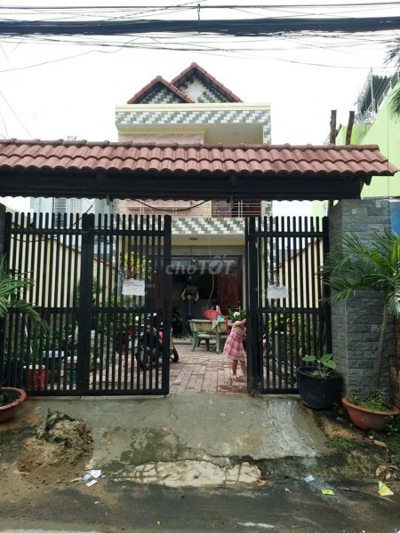 Nhà nguyên căn mới đẹp, có sân rộng, dtsd 176m2 tại Đường 197 phường Tân Phú Quận 9