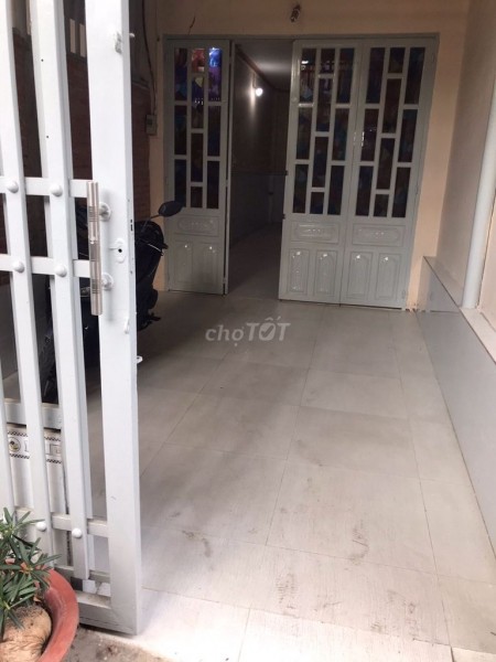 Nhà cấp 4 nguyên căn nhà ở riêng biệt 2 tầng, có sân đậu ô tô, chỉ 4 triệu/tháng tại Lò Lu Quận 9