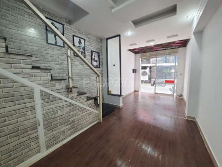 Cho thuê nhà nguyên căn 135m2, 1 trệt, 1 lững, 3 lầu, 4 phòng tại Đoàn Thị Điểm P. 3, Phú Nhuận