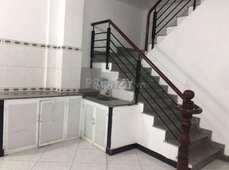 Cho thuê nhà 3 tầng , 40m2, 2 Phòng ngủ tại mặt tiền đường Thích Minh Nguyệt Tân Bình