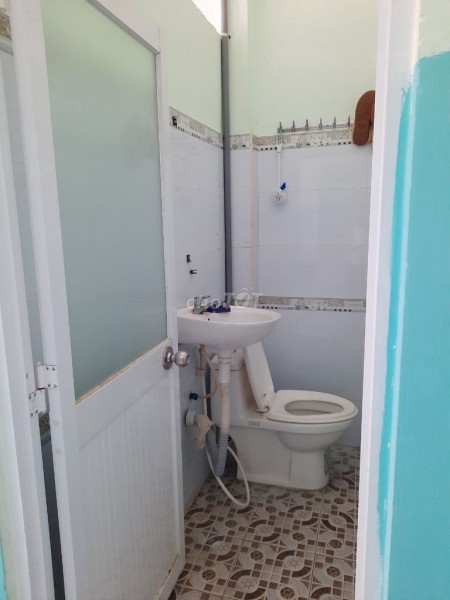 Cho thuê nhà rộng 50m2, còn mới, có sẵn nội thất, hẻm Bạch Đằng, Bình Thanh, giá 12 triệu/tháng