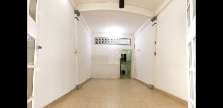 Có nhà hẻm 22/11 Nguyễn Hiền, Quận 3 cần cho thuê giá 15 triệu/tháng, dtsd 45m2