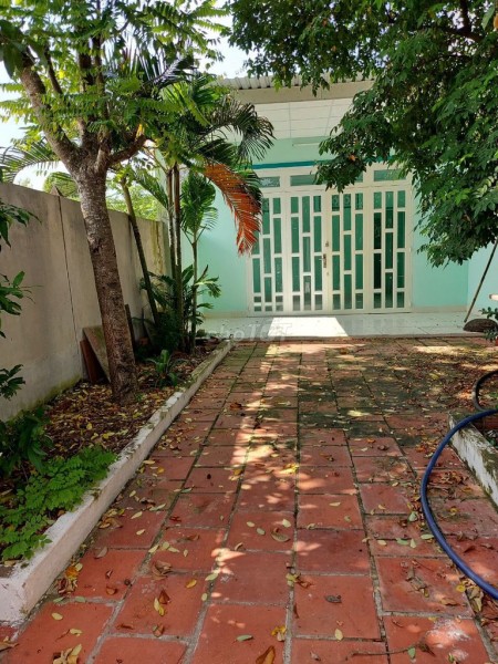 Nhà cấp 4 trên đường 112 xã Tân Thạnh Đông huyện Củ Chi, 110m2, 2PN, Giá thuê chỉ 2,5 triệu/tháng