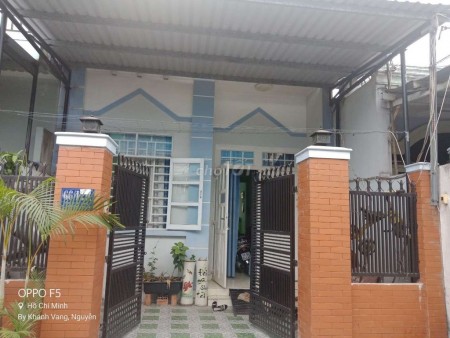 Nhà cấp 4 kiên cố dtsd 100m2 đường xá rộng rãi thông thoáng thuận tiện đi lại, nhiều tiện ích xung quanh