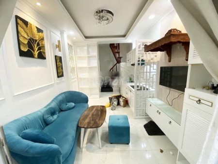 Cho thuê nhà nguyên căn 108m2, 1 trệt 3 lầu, Full nội thất cao cấp hiện đại tại Trần Hưng Đạo Quận 1