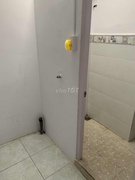 Trống nhà nguyên căn rộng 21m2, hẻm 39/35/1/60 Phú Thọ, Quận 11 cần cho thuê giá 5 triệu/tháng, LHCC