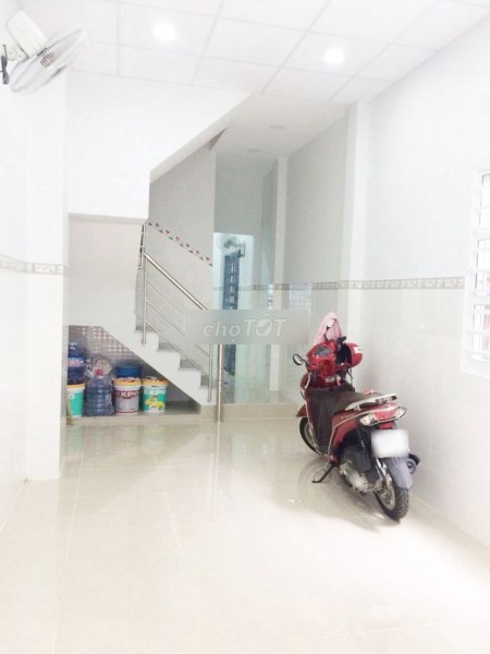 Cho thuê nhà nguyên căn, dtsd 172,8m2, 1 trệt, 2 lầu và có 1 sân thượng với 4 phòng ngủ