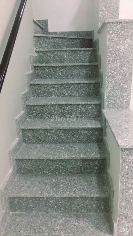 Cho thuê nhà nguyên căn đúc 1 lầu, 2 phòng ngủ, nhà đang trống dọn vào ngay