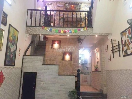 Cho thuê nhà nguyên căn tại Trần Xuân Soạn Quận 7, Dtsd 100m2, 2 tầng, 3 phòng ngủ