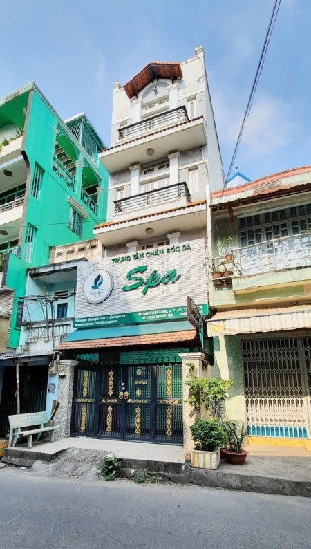 Nhà nguyên căn dtsd 176m2 gồm 5 phòng ngủ, 6 phòng vệ sinh, nhà mới, sạch sẽ, kiến trúc đẹp, mặt tiền đường lớn.