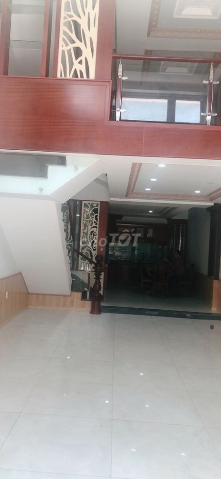 Hẻm 1 xẹc Phan Huy Ích, Quận Gò Vấp có nhà rộng 80m2, còn mới, cho thuê giá 17 triệu/tháng