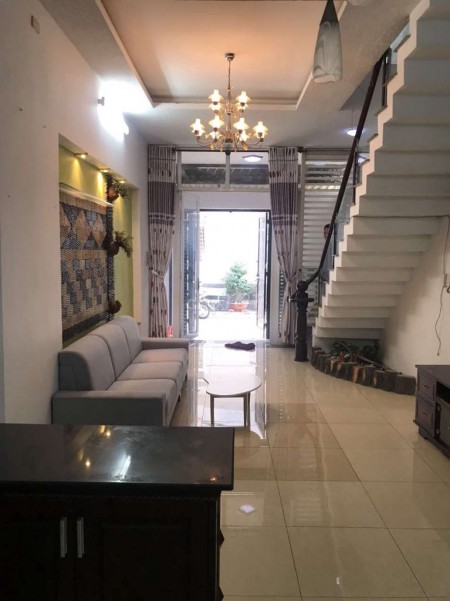 Mình cần cho thuê nhà rộng 64m2, giá 13 triệu/tháng, có sân thượng, hẻm Lê Hoàng Phái, Gò Vấp