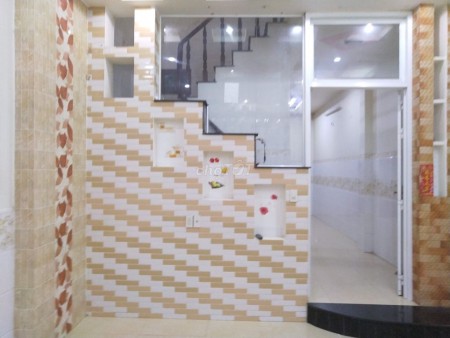 Nhà nguyên căn cần cho thuê nhanh giá rẻ, 1 trệt 1 lầu, Dtsd 120m2 đối diện Gigamall