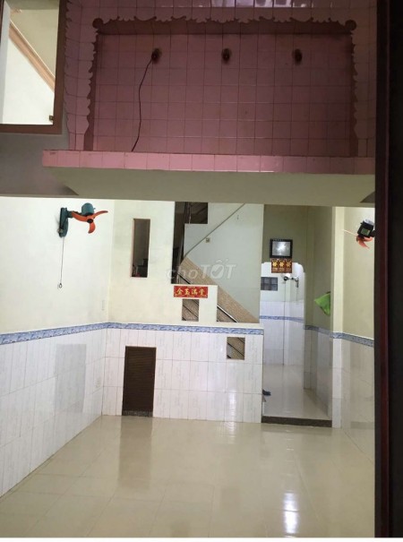 Nhà nguyên căn 4m x 15m, gần ngay Đầm Sen cho thuê nhanh, nhà đang trống sạch sẽ, dọn vào ở ngay