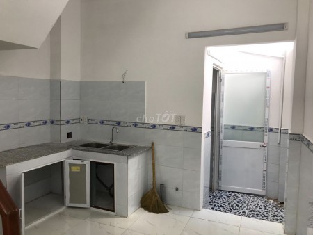 Trống nhà rộng 40m2, 3 tầng, hẻm Mễ Cốc, Quận 8 cần cho thuê giá 6.5 triệu/tháng