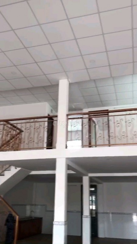 Nhà mới nguyên căn, 300m2 ( 10m x 30m ) tại mặt tiền đường Huỳnh Thị Na, Đông Thạnh, huyện Hóc Môn