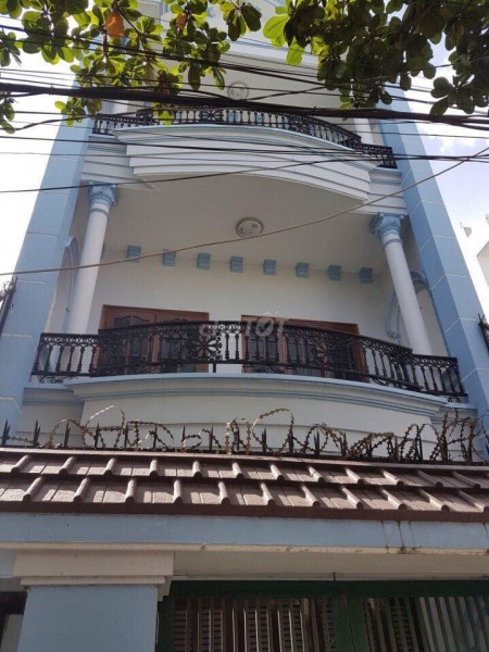 Nhà cho thuê nguyên căn 120m2 tại đường Hai Bà Trưng, Tân Định, Quận 1