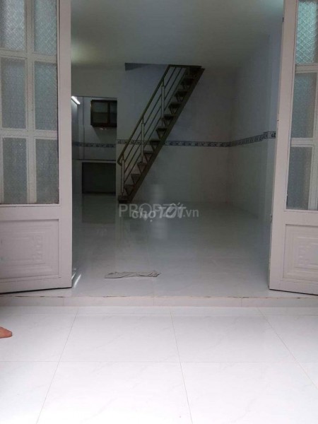 Mình có nhà rộng 40m2 cần cho thuê giá 8 triệu/tháng. ĐC Tôn Thất Thuyết, Quận 4