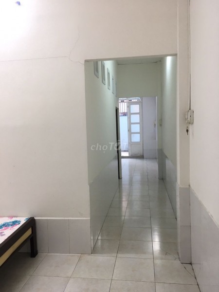 Mình có nhà rộng 100m2, có 2 PN, chưa nội thất, hẻm Tô Ký, Quận 12, cho thuê giá 6 triệu/tháng