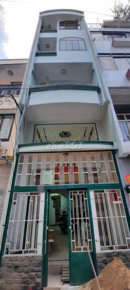 Cho thuê nhà nguyên căn vừa mới sơn sửa lại xong tại Đường Hòa Hảo, Trung Tâm Quận 10