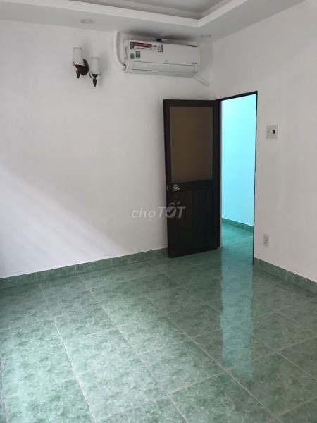 Nhà đường số 44, Quận 2 cần cho thuê nhà rộng 100m2, 2 PN, có sẵn máy lạnh, giá 9 triệu/tháng