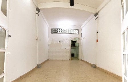 Có nhà rộng 96m2, còn mới chính chủ cho thuê giá 13 triệu/tháng, hẻm Nguyễn Hiền, Quận 3