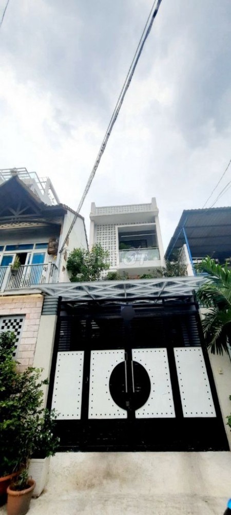 Nhà gần mặt tiền đường Phan Xích Long, 4 tầng, 90m2, Nhà mới, đẹp, sạch sẽ, kiên cố