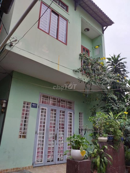 Cho thuê nhà chính chủ 3 phòng ngủ, 2 tầng, khu an ninh, đầy đủ các tiện ích xung quanh