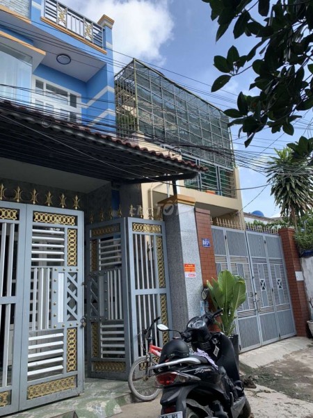 Nhà nguyên căn ho thuê tại Bình Chánh: Dt 4m x19m, 2 tầng, 2 phòng ngủ, 2 toilet, khu an ninh, hẻm xe hơi