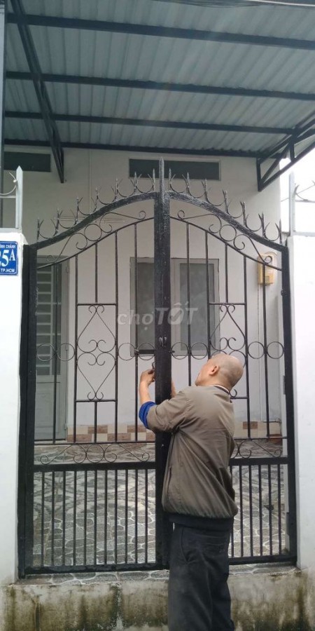 Nhà cấp 4 cho thuê, dtsd 88m2, thích hợp ở hoặc là xưởng, gần nhiều tiện ích