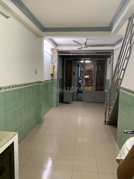 Chủ cho thuê nguyên căn rộng 27m2, 3 tầng, đường Nguyễn Thị Tần, Quận 8, giá 6.5 triệu/tháng