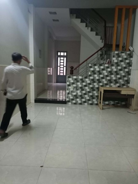 Cho thuê nhà nguyên căn 110m2, trong khu dân cư Đại Hải đường lớn thông thoáng, xe tải ra vào thoải mái
