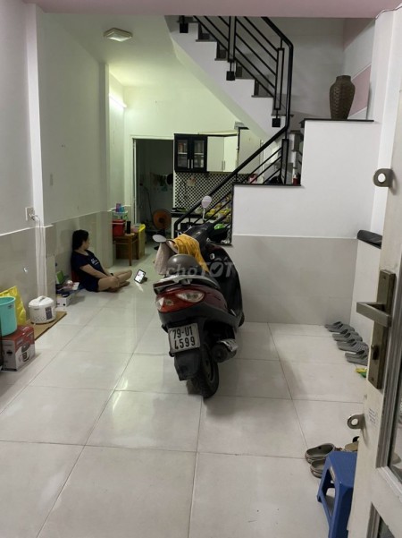 Hẻm an ninh, xe hơi ra vào rộng 56m2, 3 PN, đường Phạm Văn Chiêu, Quận Gò Vấp, cho thuê nhà giá 8 triệu/tháng