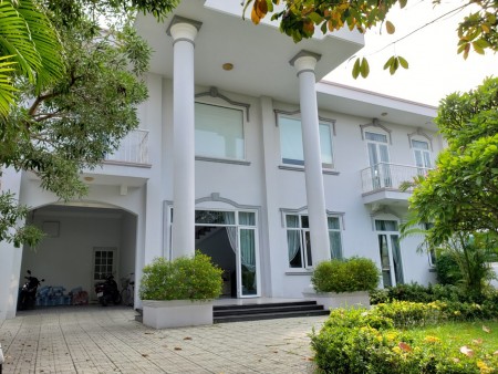 Biệt thự sân vườn hồ bơi 600m2, trệt 2 lầu, 5 phòng full nội thất 80 triệu/th bao VAT