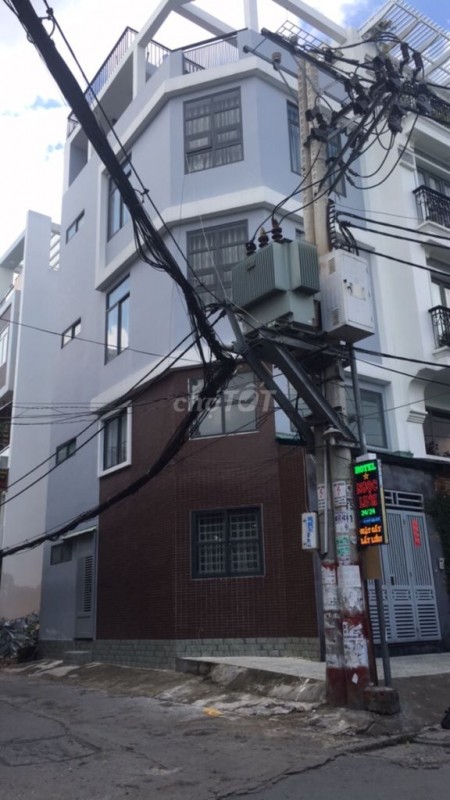 Cho thuê nhà nguyên căn góc 2 mặt tiền đường Nguyễn Phi Khanh, Tân Định, Quận 1