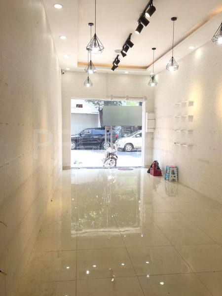 Nhà rộng thoáng kiến trúc đẹp 17 phòng, có thang máy, mt Lê Văn Sỹ, Phú Nhuận, giá 110 triệu/tháng, dtsd 200m2