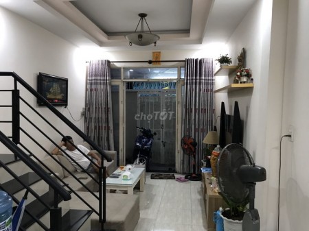 Cho thuê nhà nguyên căn 1 trệt 2 lầu tại Quận 4, nhà mới đẹp, có nội thất giá 10,5 triệu/tháng