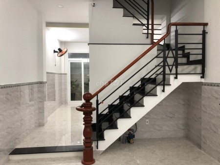 Cho thuê nhà nguyên căn mới, Đẹp, Sạch sẽ, tại đường Xóm Chiếu Quận 4