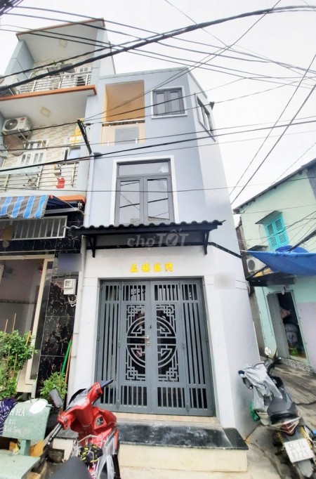 Nhà nguyên căn trong hẻm đường Tân Hóa quận 6, Nhà thiết kế đẹp rất độc đâu, vừa sang trọng vừa thuận tiện sinh hoạt