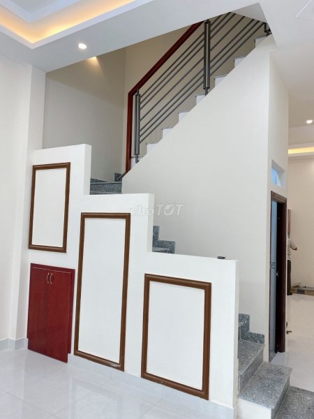 Cho thuê nhà Quận 9 nguyên căn 1 trệt 2 lầu và 1 sân thượng nằm trong KDC Trường Lưu