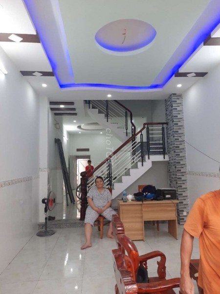 Co thuê nhà dài hạn rộng 100m2, giá 11 triệu/tháng, đường số 8, Bình Tân, hẻm lớn, an ninh