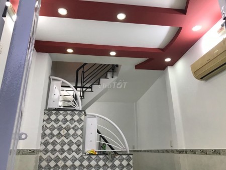 Cho thuê nhà rộng 21m2, gần chợ, giá 6 triệu/tháng. Hẻm Phạm Hùng, Quận 8