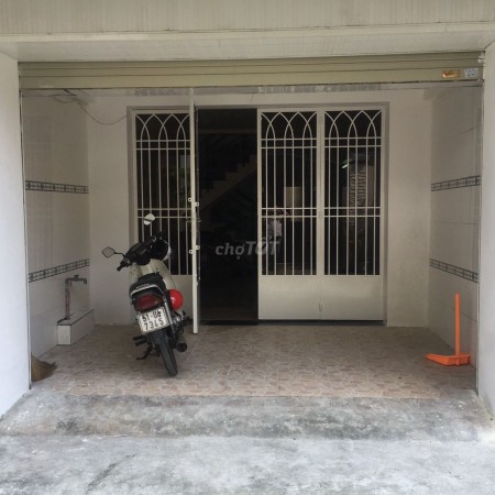 Chính chủ cho thuê nhà 68m2, 2 tầng, có sẵn đồ dùng giá 12 triệu/tháng, hẻm Bùi Minh Trực, Quận 8