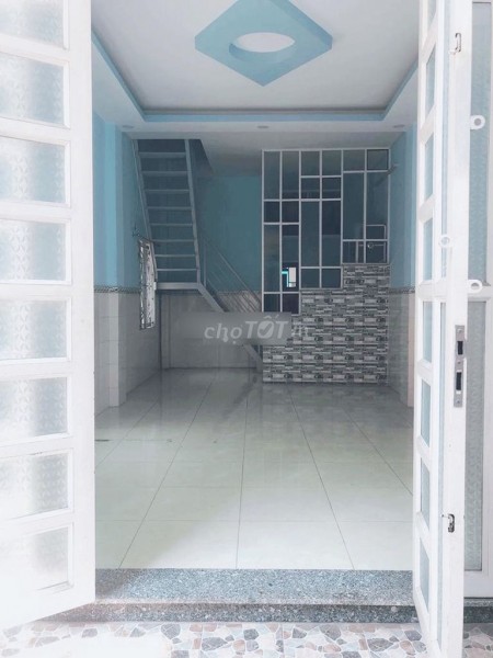 Nhà trống cần chọ thuê giá 9 triệu/tháng, dtsd 31.5m2, khu an ninh, hẻm Lạc Long Quân, Tân Bình