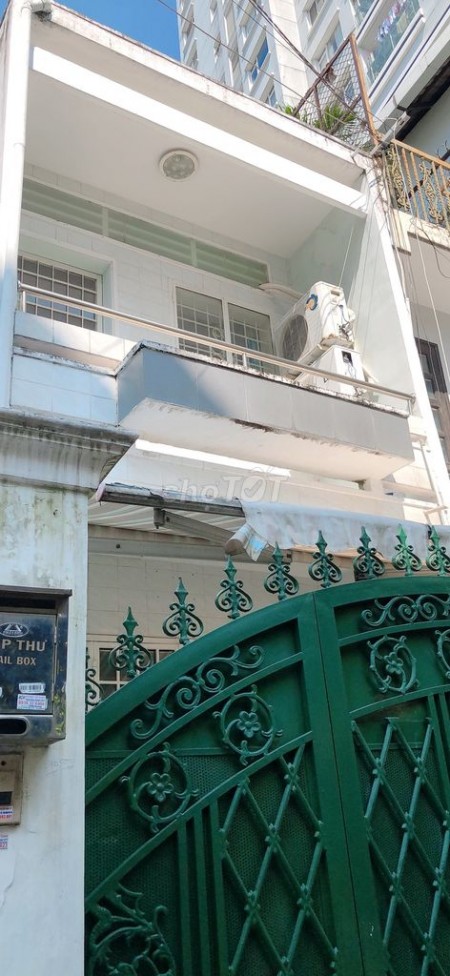 Nhà nguyên căn tại Phan Đăng Lưu, 1 trệt 1 lầu, 4PN, 4WC, Hẻm lớn xe hơi vào tới nhà