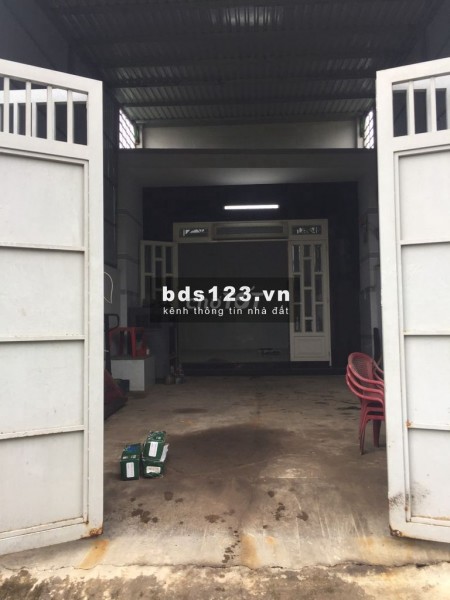 Cho thuê nhà cấp 4 nguyên căn 3 phòng ngủ, có mặt bằng phía trước để kinh doanh hoặc làm xưởng....DT 200m2