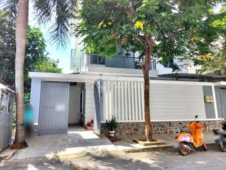 Cho thuê biệt tại Quận 2 gần ngay Cầu Sài Gòn , mới toanh, siêu đẹp, 8 phòng ngủ